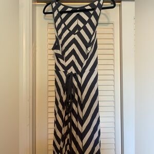 Old Navy grey and white maxi dress, worn twice, size 2X, smoke free home